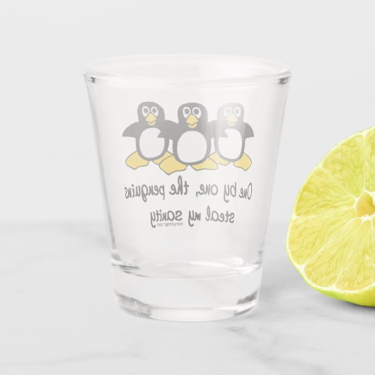 Pinguïns stelen mijn gezondheid shot glas (Achterkant)