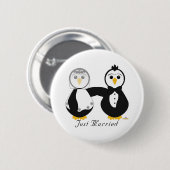 Pinguïns trouwen net getrouwd ronde button 5,7 cm (Voorkant /achterkant)