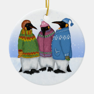 Pinguïns van handgebreide truien keramisch ornament