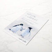 Pinguïns Zilveren Winter Elegante Moderne Bruiloft Folie Uitnodiging (Gedraaid)