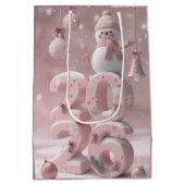 Pink 2026 Christmas & New Year Gift Bag Medium Cadeauzakje (Achterkant)