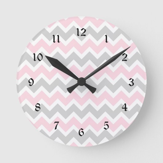 Pink and grey chevron baby girl nursery clock ronde klok (Voorkant)