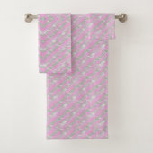 Pink and grey plaid pattern throw pillow bad handdoek (Insitu)