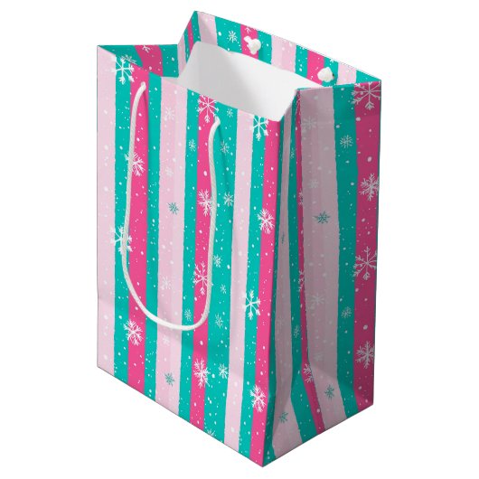 Pink and Mint Vertical Striped Snowflake Medium Cadeauzakje (Voorkant Gekanteld)