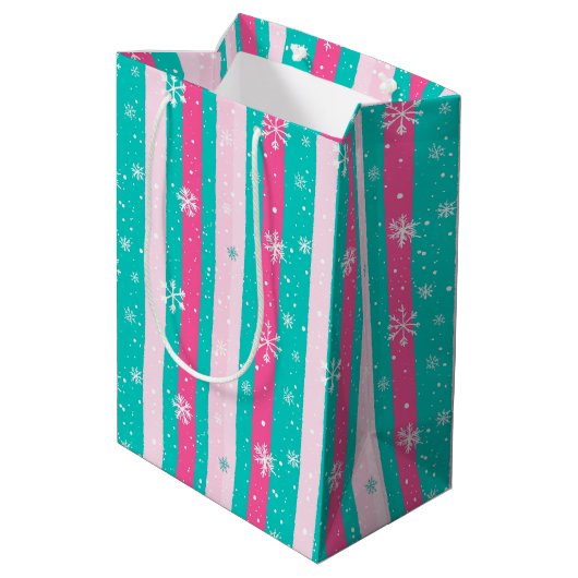 Pink and Mint Vertical Striped Snowflake Medium Cadeauzakje (Achterkant Gekanteld)