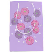 Pink and Purple Flowers on Lavender Gift Bags Medium Cadeauzakje (Voorkant)