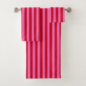 Pink and Red Peppermint Stripes Bad Handdoek (Insitu)