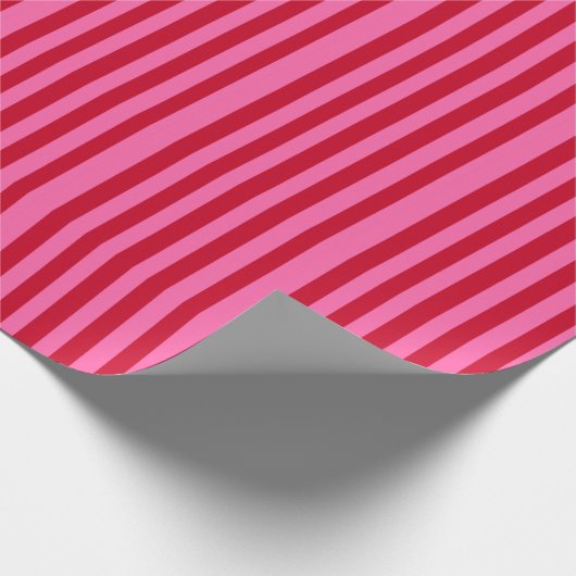 Pink and Red Peppermint Stripes Cadeaupapier (Hoek)