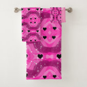 Pink art pop culture black heart bad handdoek (Insitu)
