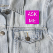 Pink Ask Me Button Pin voor Vrijwilliger, zakelijk (In situ)