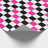 Pink Black White Checkered Pattern Design  Cadeaupapier (Hoek)