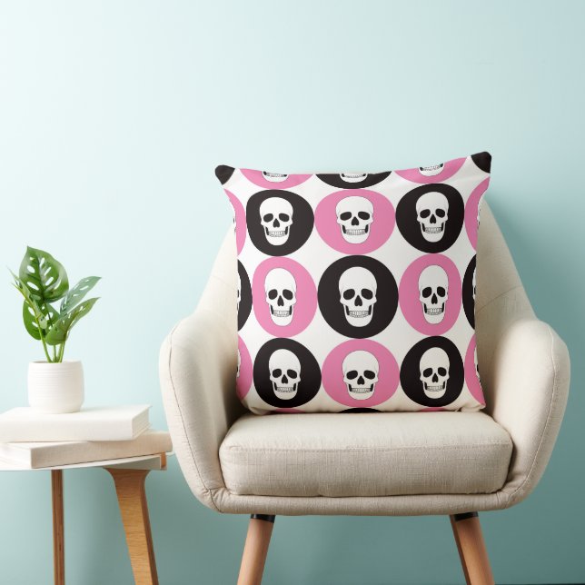 PINK BLACK & WHITE HALLOWEEN SKULLS KUSSEN (Stoel)