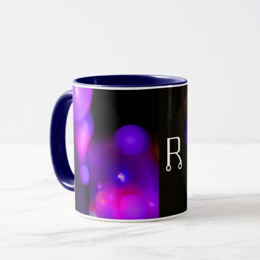 PINK BLAUW PAARSE ZWARTE FRACTABUBBELMONOGRAM MOK (Voorkant links)