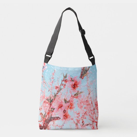 Pink blossom and flying petals (or snow?) crossbody tas (Voorkant)
