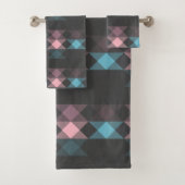 pink blue and gray geometric bad handdoek (Insitu)