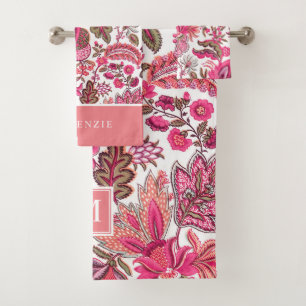 Pink Boho  Floral Monogram Bad Handdoek