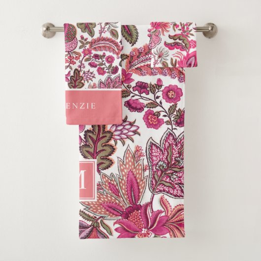 Pink Boho  Floral Monogram Bad Handdoek (Insitu)