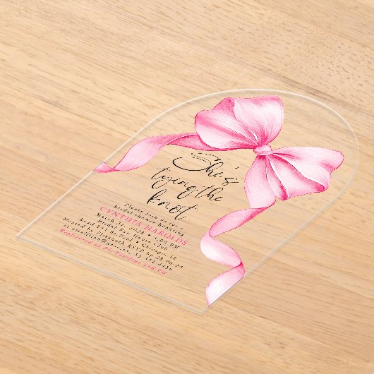 Pink Bow She's Tying the Knot Bridal Shower  Acryl Uitnodigingen (Laagn)