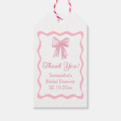 Pink Bow Tying the Knot Vrijgezellenfeest Favoriet Cadeaulabel (Voorkant)