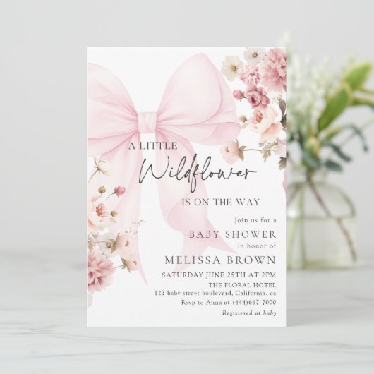 Pink Bow Wildflower Baby Shower Invitation Kaart (Staand voorkant)