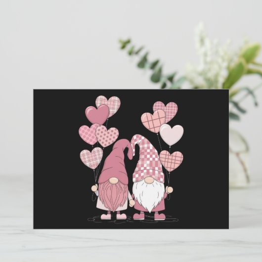 Pink Buffalo Plaid Heart Gnomes Valentijnsdag Feestdagenkaart (Staand voorkant)