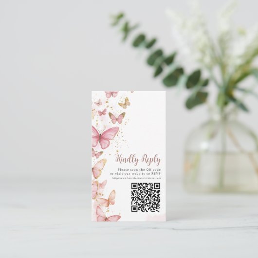 Pink Butterflies Sweet Sixteen Quinceanera QR RSVP Informatiekaartje (Staand voorkant)
