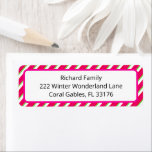 Pink Candy Cane Baby shower Retour Adres Label<br><div class="desc">Voeg een feestelijke en persoonlijke touch toe aan uw baby shower mailings met dit roze candy rietsuikerthema retour adreslabel. Met een moderne diagonale streepgrens in roze,  groen en rood,  is het ideaal voor vakantie-baby showers of winterfeesten. Een vrolijke manier om enveloppen aan te kleden met vakantiegevoel en aangepaste charme!</div>