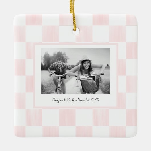 Pink Checkerboard Personalized Photo Keramisch Ornament (Voorkant)