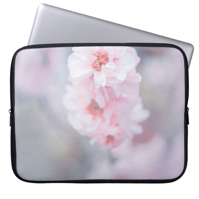 PINK CHERRY BLOSSOM IN CLOSE UP FOTOGRAPHY LAPTOP SLEEVE (Voorkant)