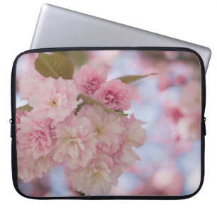 PINK CHERRY BLOSSOM IN CLOSE UP FOTOGRAPHY LAPTOP SLEEVE
