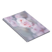 PINK CHERRY BLOSSOM IN CLOSE UP FOTOGRAPHY NOTITIEBOEK (Rechterzijde)