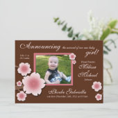 Pink Cherry Blossoms & Brown Geboorteaankondiginge Aankondiging (Staand voorkant)