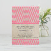 Pink Chic Chevron Wedding Invite Kaart (Staand voorkant)