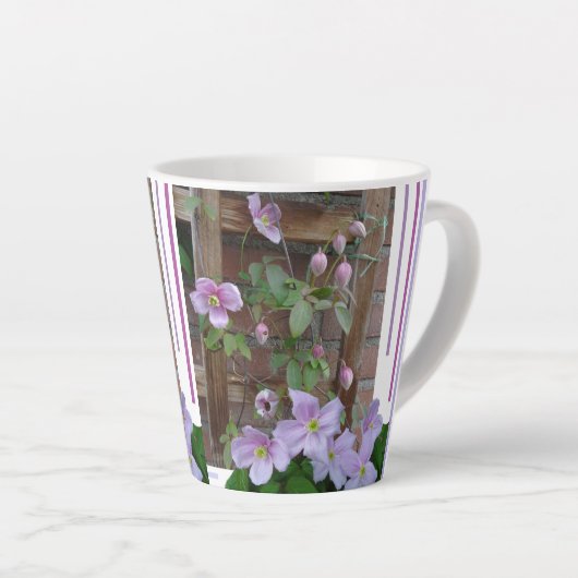 Pink Clematis Flowers Latte Mok (Rechterhoek)
