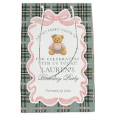 Pink Coquette Bow Bear Tartan Birthday Favors Medium Cadeauzakje (Voorkant)