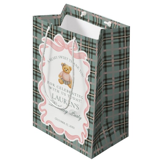 Pink Coquette Bow Bear Tartan Birthday Favors Medium Cadeauzakje (Voorkant Gekanteld)