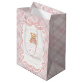 Pink Coquette Bow Bear Tartan Birthday Favors Medium Cadeauzakje (Voorkant Gekanteld)