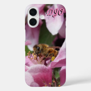 Pink Crab Apple met bijen en je initialen iPhone 16 Hoesje