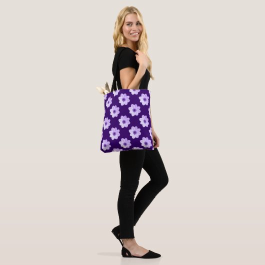 Pink Dahlia Pattern - Deep Paars Tote Bag (Op model)
