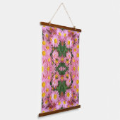 Pink Daisies And Bumble Bee Abstract Hangend Wandkleed (Gebogen)