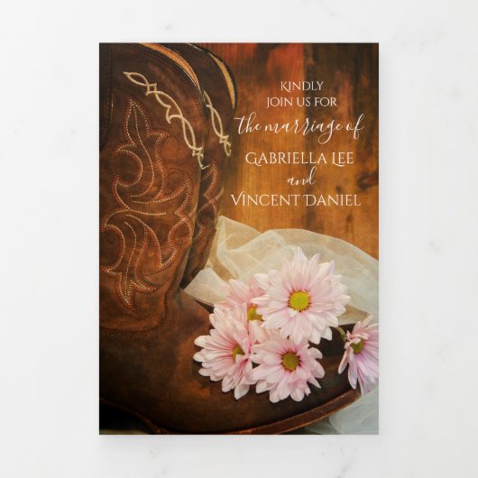 Pink Daisies en Cowboy Boots Western Wedding Drieluik Uitnodiging (Cover)