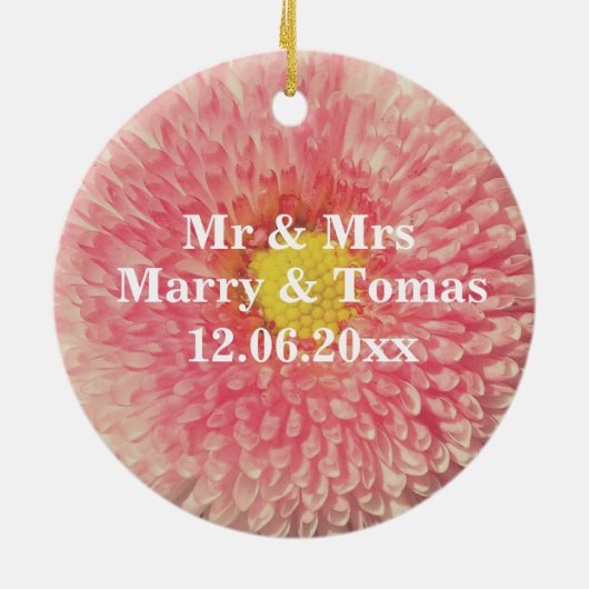 Pink Daisy, bewaar het datum Ornament (Achterkant)