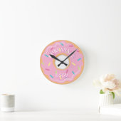 Pink Donut with Sprinkles Bedroom or Playroom Ronde Klok (Huis)