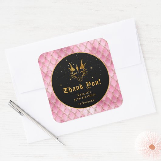 Pink Dragon Scales Gouden Verjaardag Dank u Vierkante Sticker (Envelop)