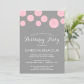 PINK EN GRAY LANTERNS BIRTHDAY ARTIJ INVITATIE KAART (Staand voorkant)