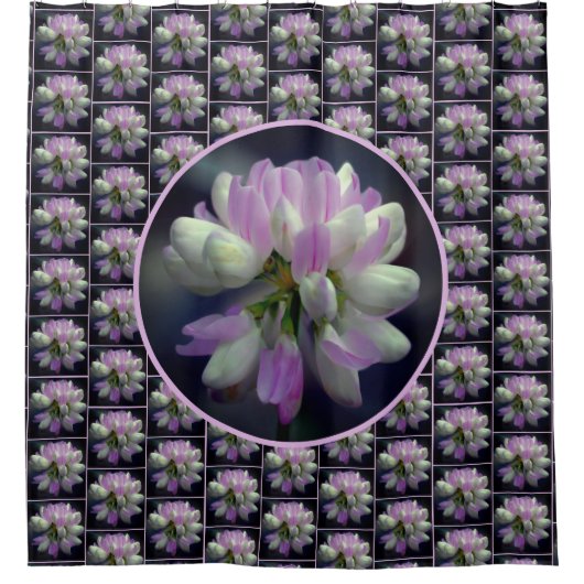 Pink en White Flower Close Up Pattern Douchegordijn (Voorkant)