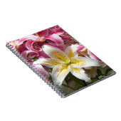 Pink en White Oriental Lilies Floral Notitieboek (Rechterzijde)