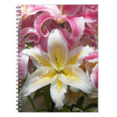 Pink en White Oriental Lilies Floral Notitieboek (Voorkant)