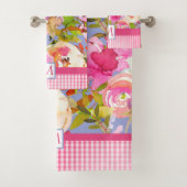 Pink Farmhouse Waterverf Floral | Monogram control Bad Handdoek (Insitu)