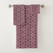 Pink Feather Boho Bad Handdoek (Insitu)